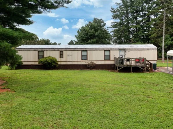 7438 Olin Rd, Pfafftown, NC 27040