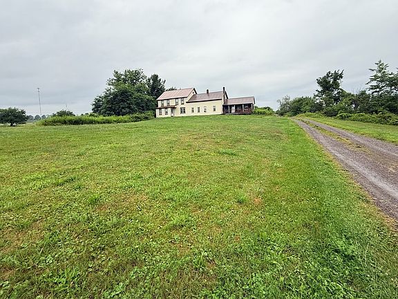 3rd image of 283 N Pond Rd