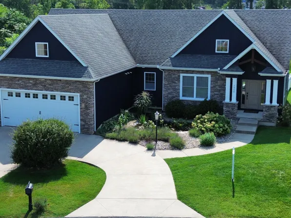 2400 Bay Pointe Dr, Saint Joseph, MI 49085