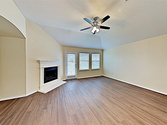 4th image of 9826 Brierhill Dr