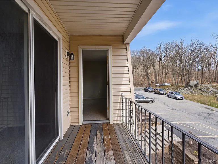 614 Fox Run Ln #614 — Photo 13