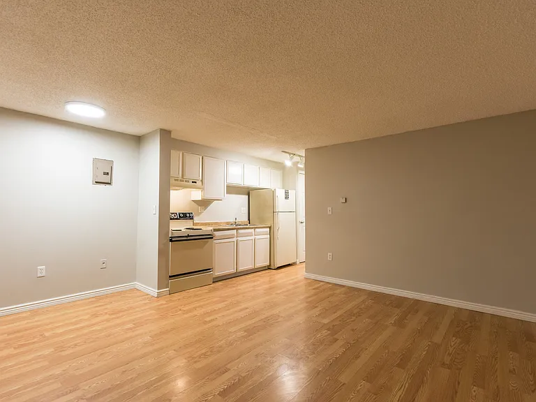 236 S Logan St — Photo 18