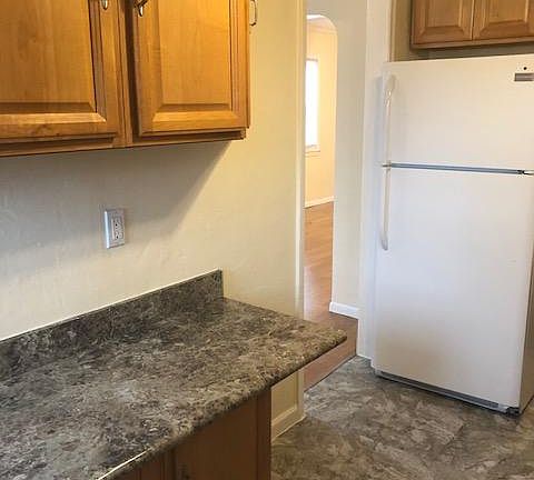 5th image of 94 Parkway N #1