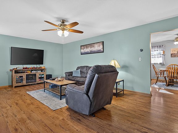 4th image of 910 Miller St