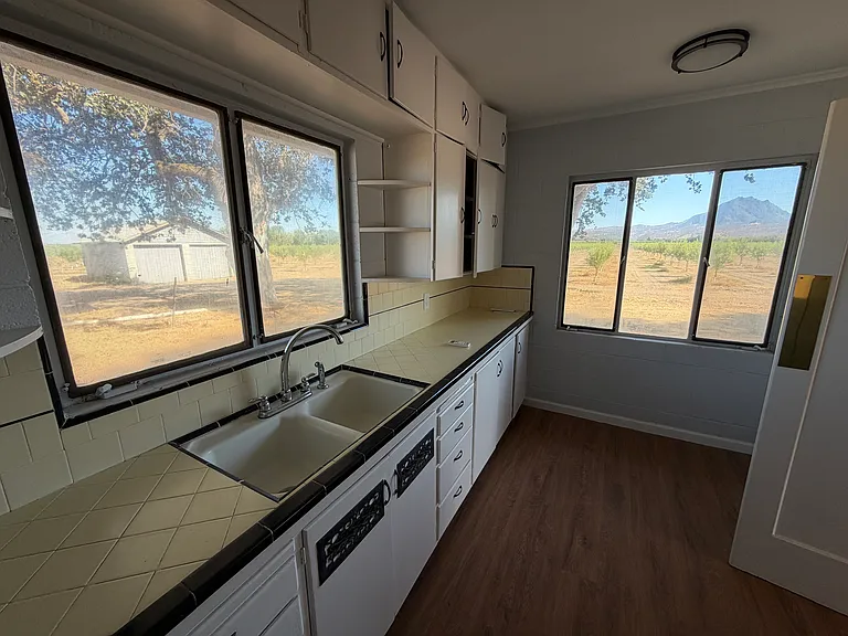 10811 Powell Rd — Photo 9