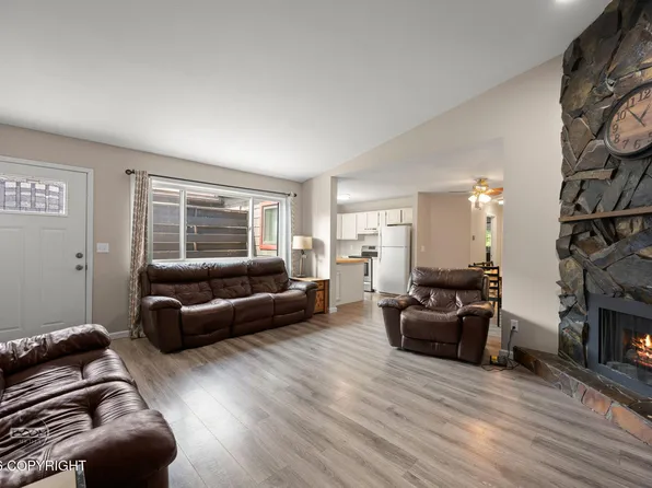 326 Krane Dr, Anchorage, AK 99504