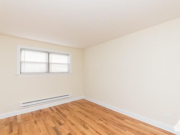 5th image of 555 W Arlington Pl APT 509