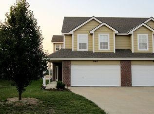 940 N Fieldstone Dr, Lawrence, KS 66049