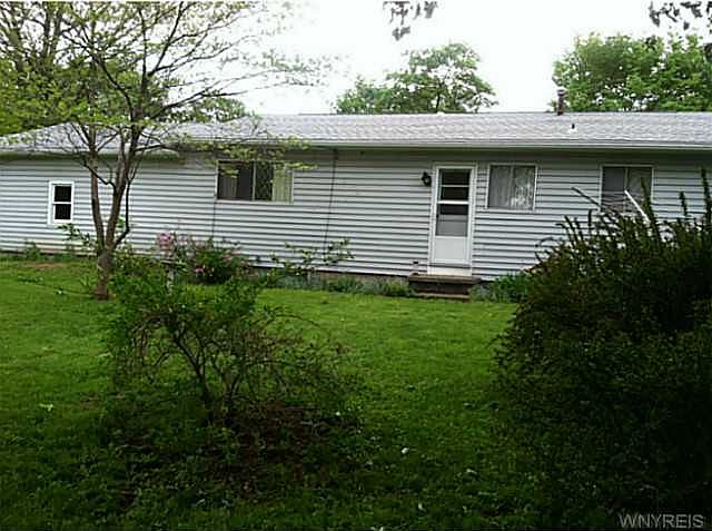2nd image of 35 Stuyvesant Mnr