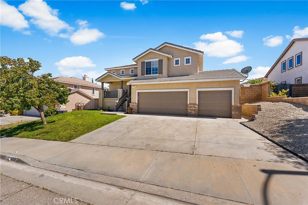 4 bed, 2512 sqft, $3,795 — Photo 3
