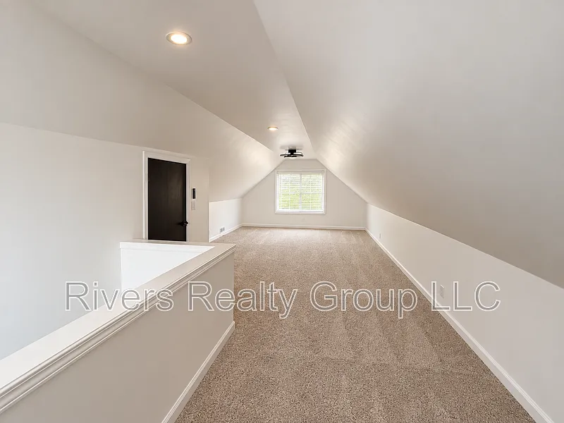 3 bed, 1.0 bath, 1120 sqft, $1,400 — Photo 4