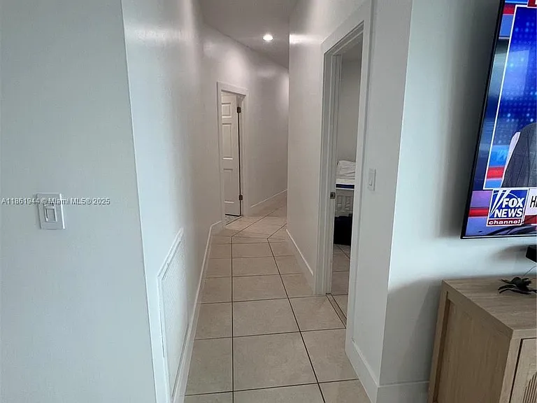 7760 Aviation Blvd — Photo 18