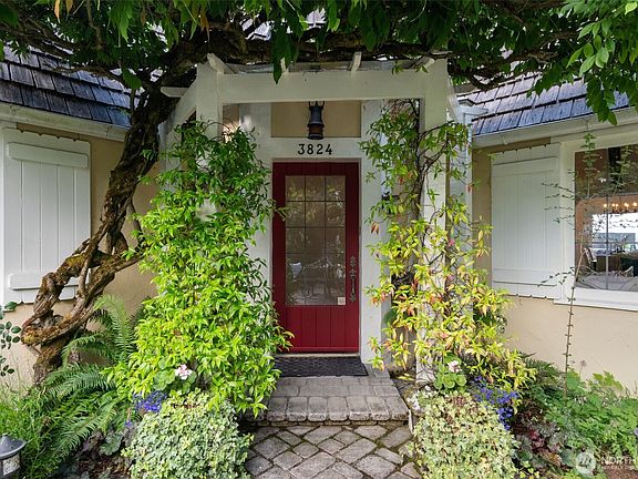3rd image of 3824 48th Avenue NE