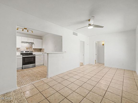 4th image of 364 W Columbia St