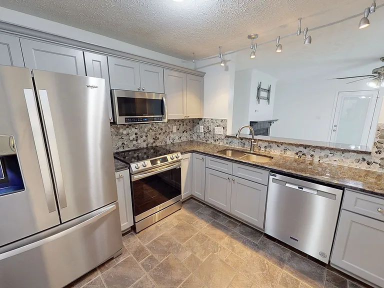 330 Bubble Creek Ct #4 — Photo 4