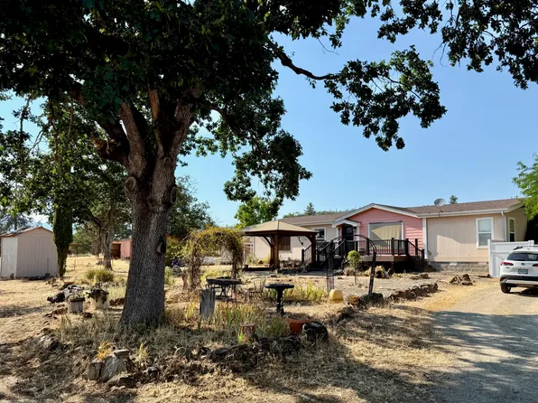 12373 Duggan Rd, Central Point, OR 97502