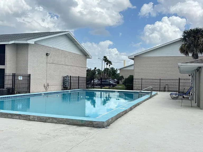 860 Sky Lake Cir #412 — Photo 23
