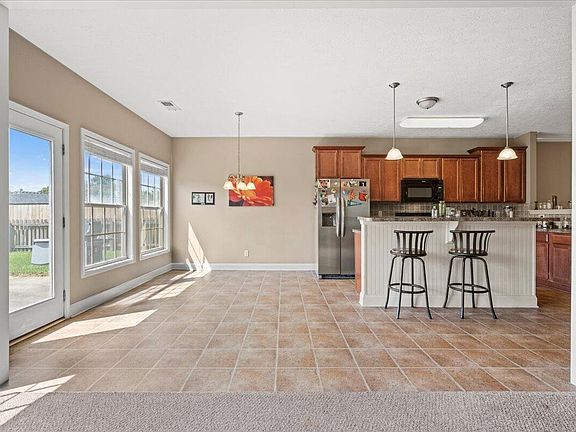 4th image of 196 Gleneagles Way