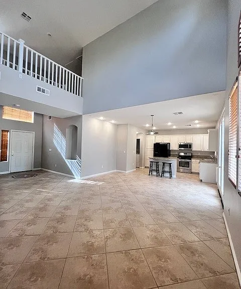 568 Sierra Morena St — Photo 3