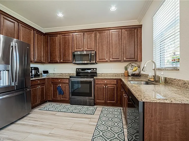 11031 Yellow Poplar Dr — Photo 9