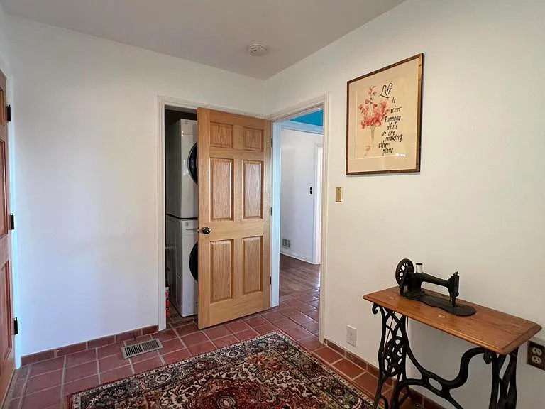 345 Malcolm Dr — Photo 13