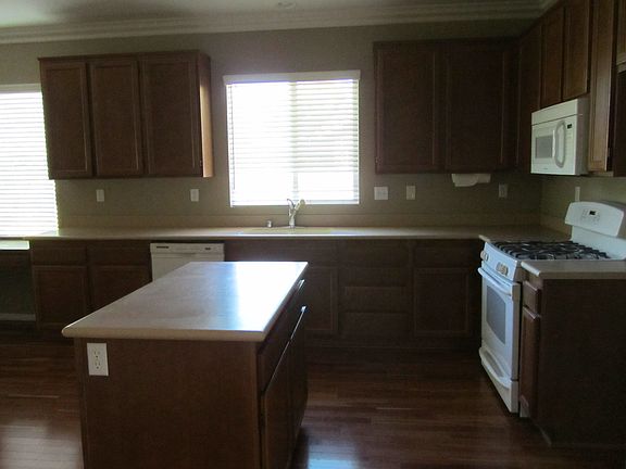2nd image of 28094 Oakhaven Ln