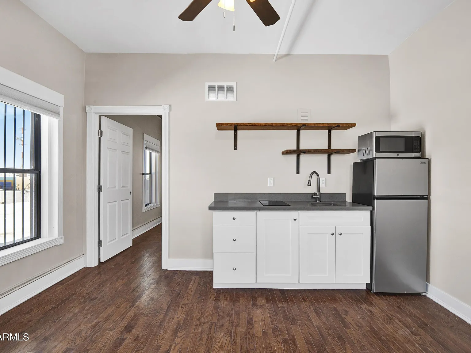 1 bed, 1.0 bath, 393 sqft, $1,250 — Photo 3