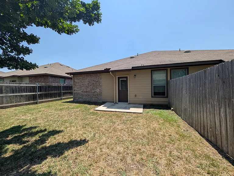 660 Creekside Cir — Photo 35