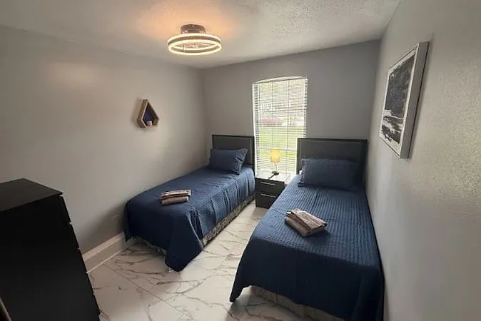 4 bed, 1500 sqft, $6,789 — Photo 2