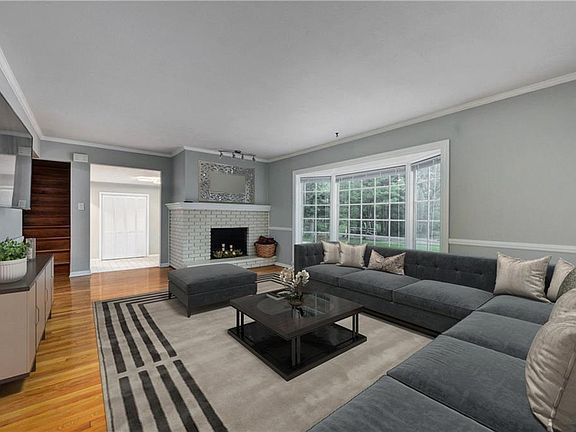 3rd image of 27525 Seneca Dr