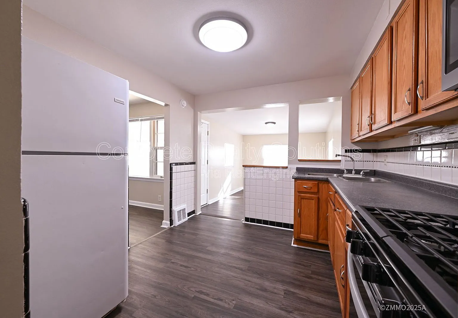 3 bed, 1.0 bath, 912 sqft, $1,375 — Photo 2