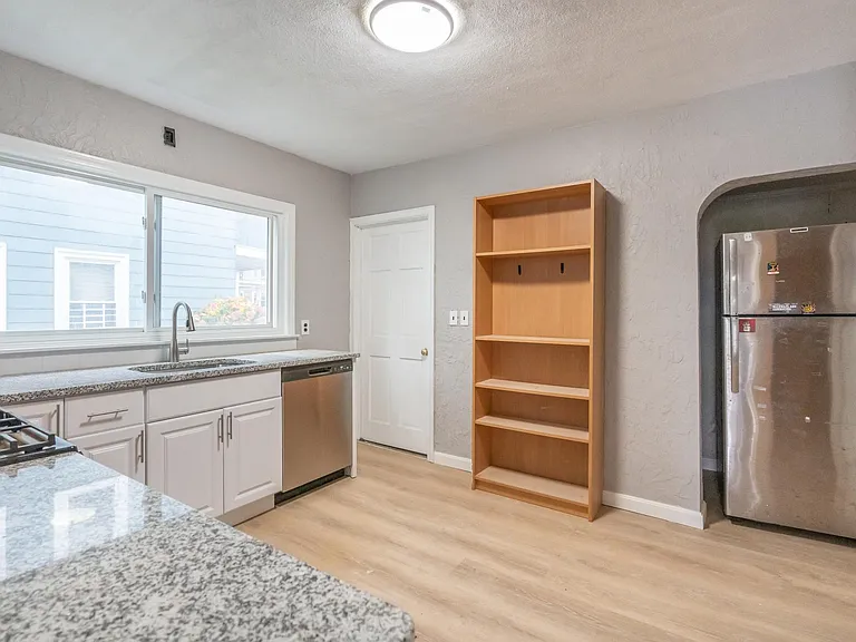 39 Perry St #1 — Photo 3
