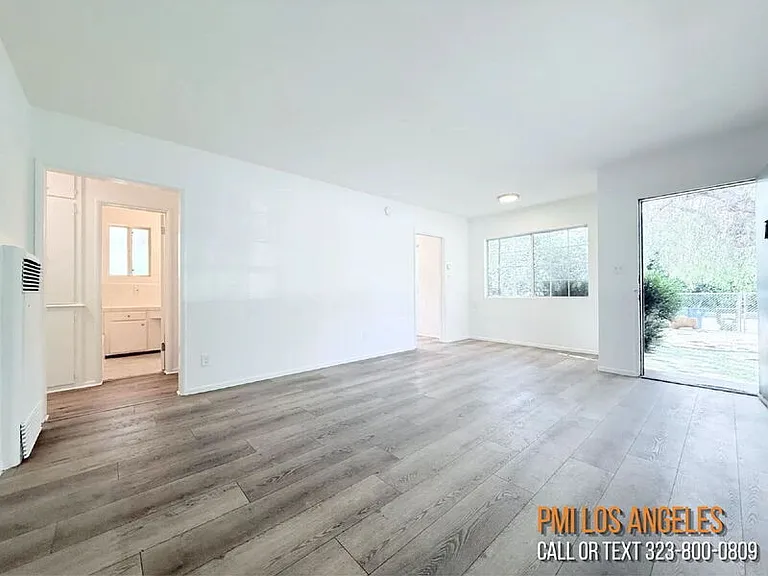 10565 Camarillo St — Photo 17