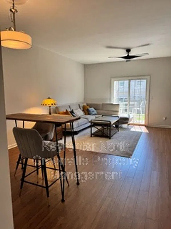 2 bed, 2.5 bath, 1250 sqft, $1,600 — Photo 4