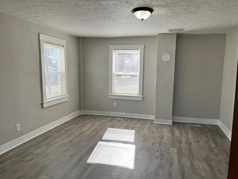 40 E Maple St — Photo 6
