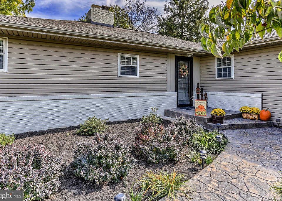 1st image of 11927 Robinwood Dr