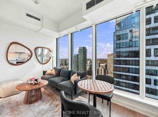 8 Wellesley St W #5205, Toronto, ON M4Y 0J5