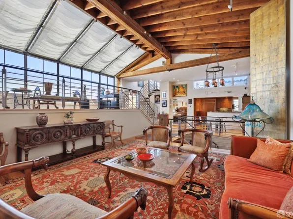 2111 Greenwich St, San Francisco, CA 94123