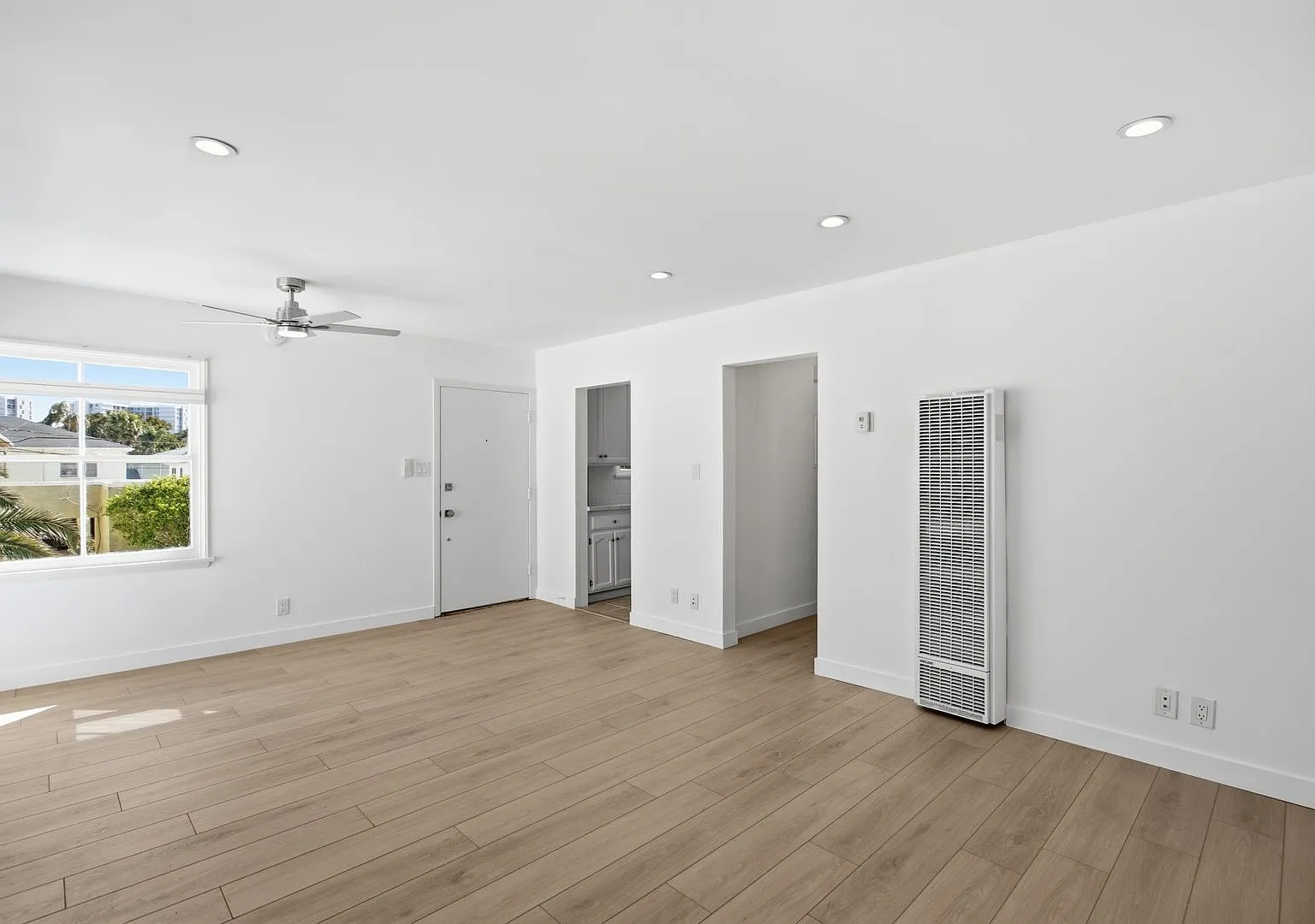 435 San Vicente Blvd — Photo 2