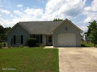 210 Rivershore Dr, New Bern, NC 28560