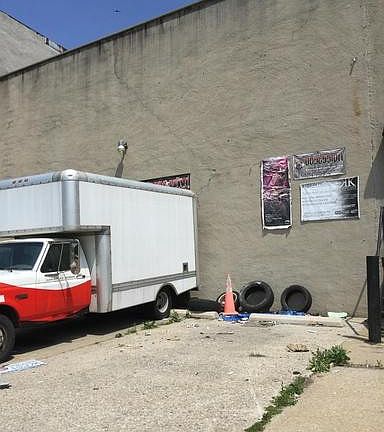 5th image of 2112 W North Ave