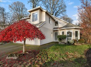 9292 SW Claridge Dr, Portland, OR 97223