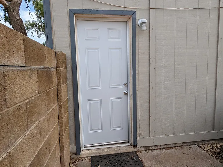 2059 N Winterhaven #101 — Photo 22