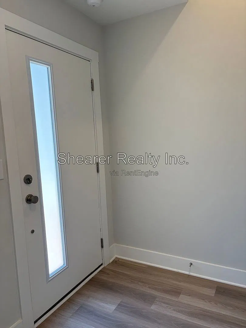 3 bed, 3.5 bath, 1576 sqft, $2,500 — Photo 2