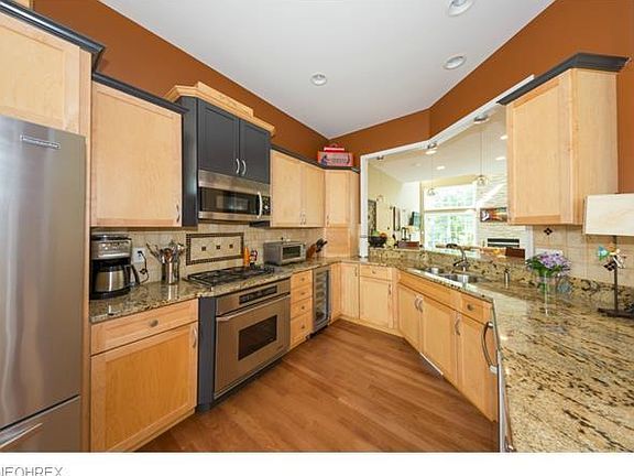 3rd image of 419 Dunbar Ln