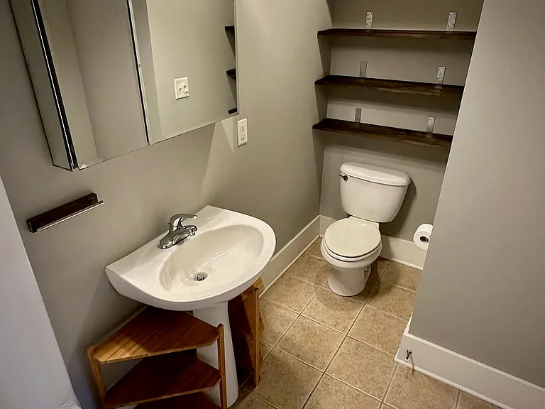 140 E Glenwood Ave #211 — Photo 5