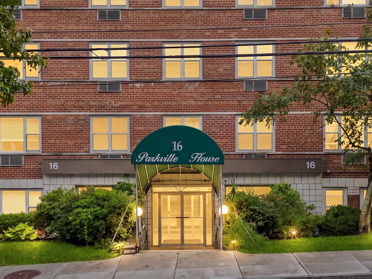 1 bed, 1.0 bath, 780 sqft, $2,350 — Photo 1