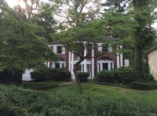16 Woodland Place, Great Neck, NY 11021
