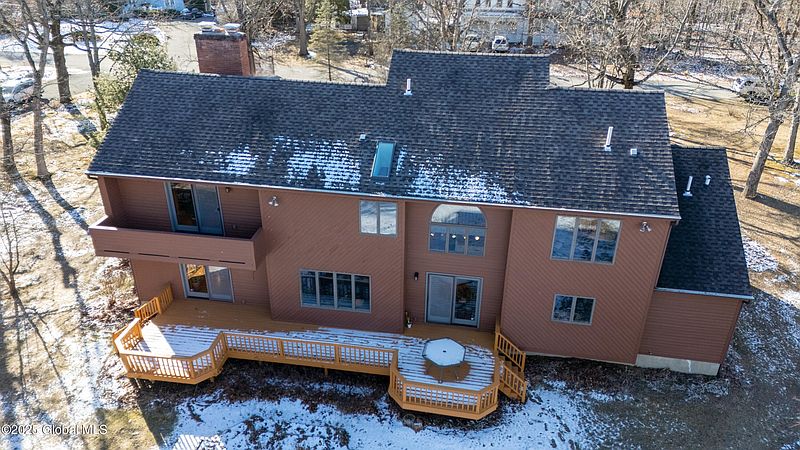 5th image of 820 Middle Street