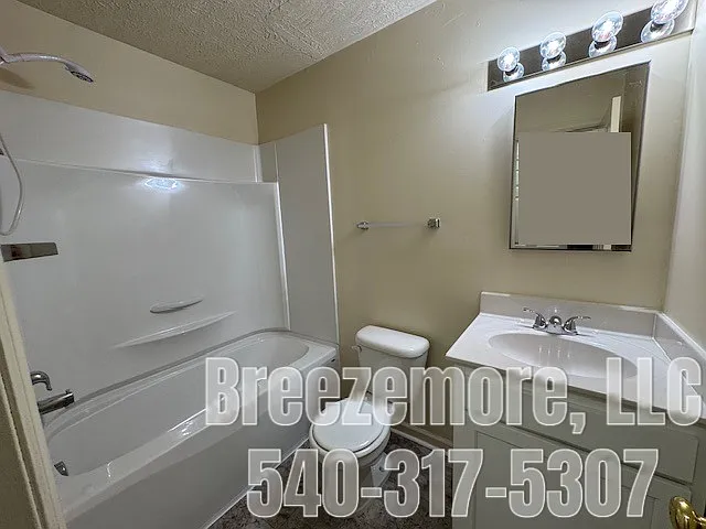 2 bed, 1000 sqft, $1,600 — Photo 4